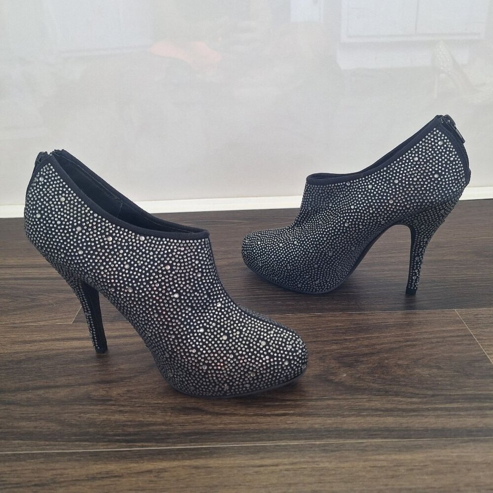 NWOT Steven by Steve Madden Rhinestone Embroidered Booties Size 8.5 Formal Festi